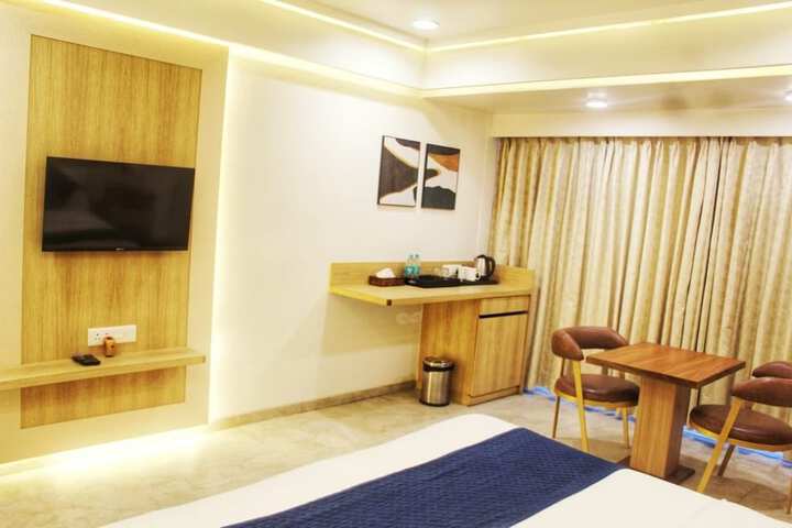 Room 12 of 34