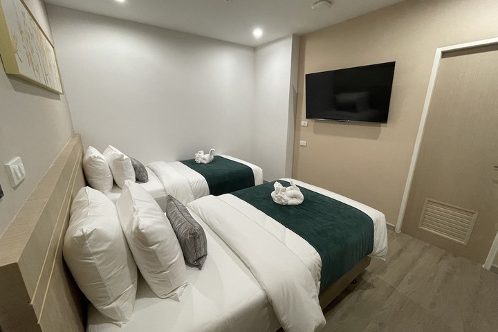 Room 8 of 27