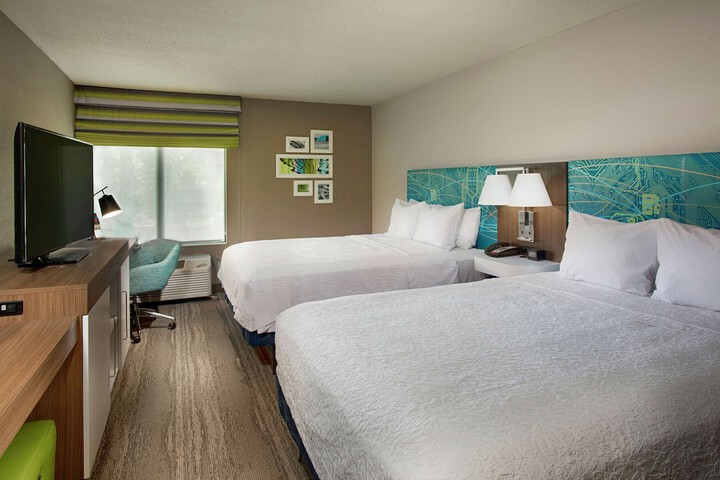 2 Queen Beds (2 of 9)