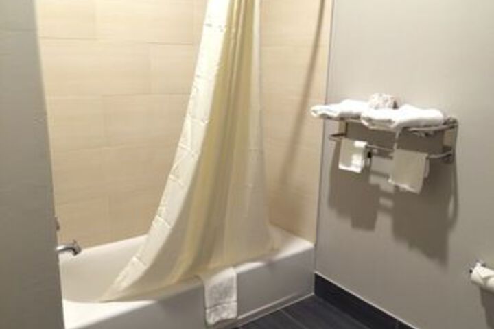 Room 10 of 65