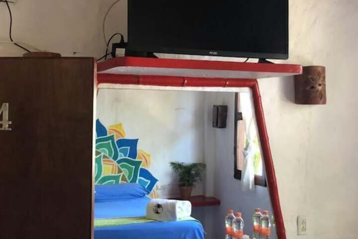 Room 12 of 37