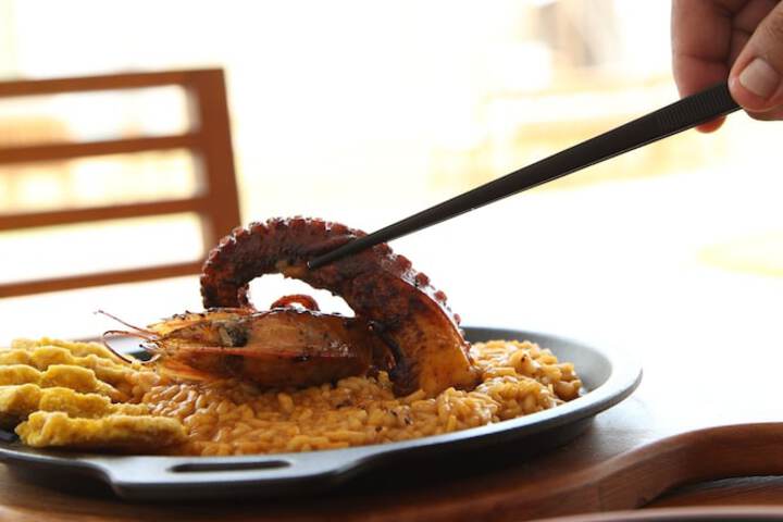 Dining 59 of 100