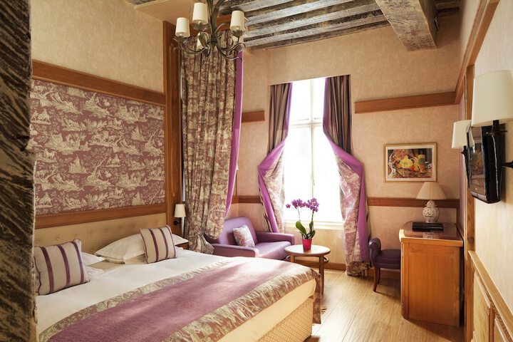 Room 7 of 51