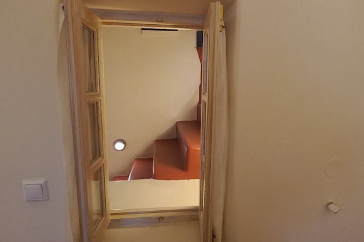 Room 12 of 53