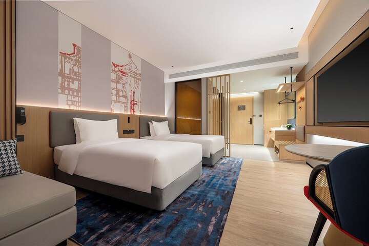 Room 30 of 73