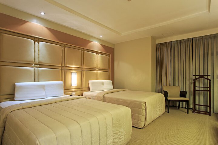 Room 16 of 77