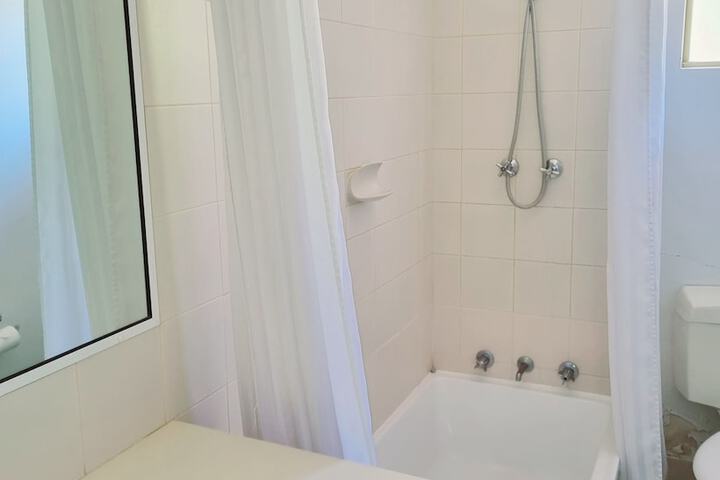 Room 15 of 33
