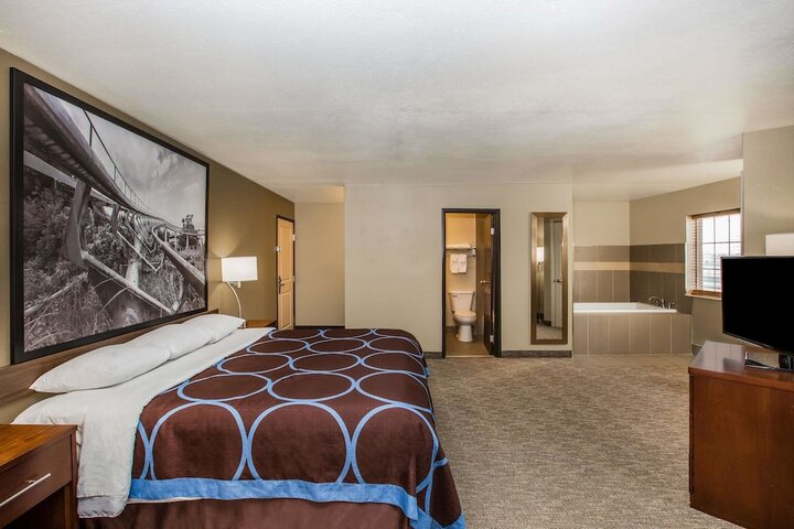 1 King Bed (1 of 12)