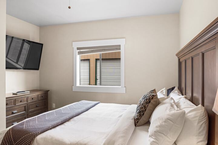 Room 3 of 32