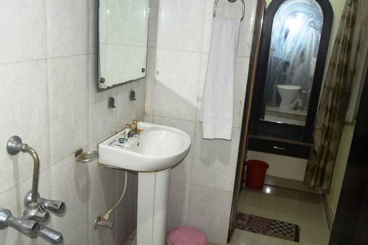 Room 14 of 22