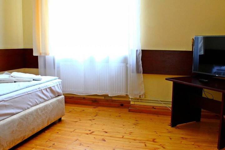 Room 6 of 9