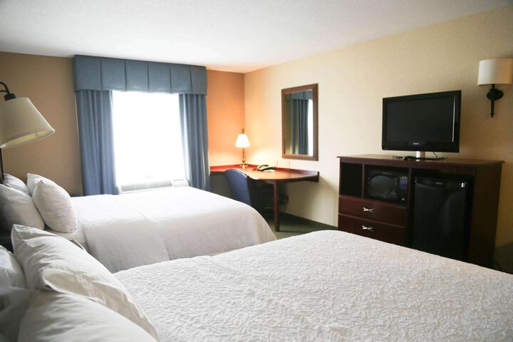 2 Queen Beds (1 of 8)