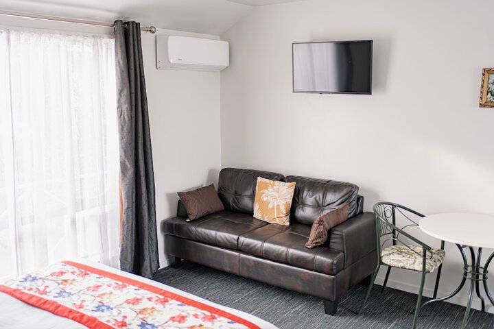 Room 5 of 33