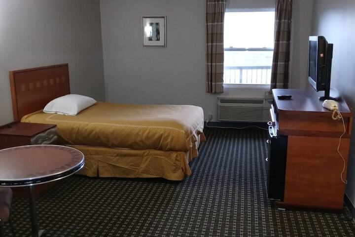 Room 4 of 13