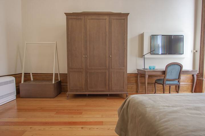 Room 10 of 101