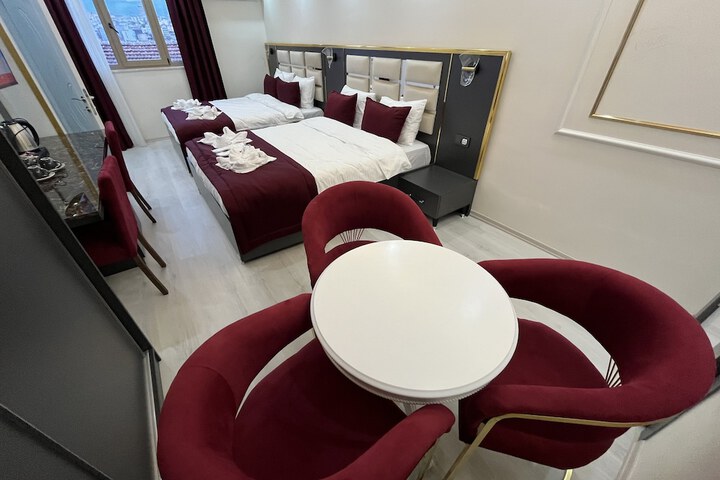 Room 43 of 108