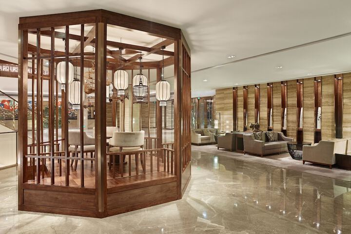 Entrance & Lobby