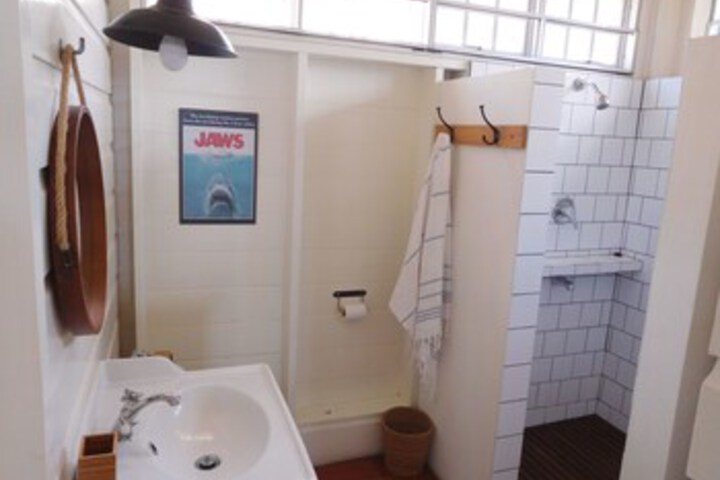 Room 4 of 38
