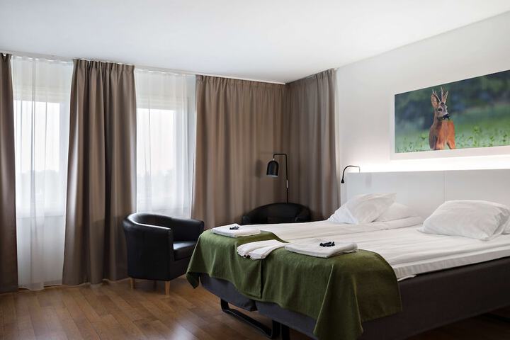 Room 16 of 38