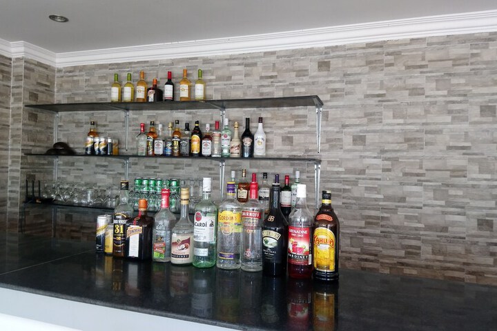 Lounge 31 of 52