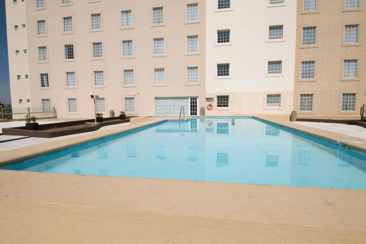 Hotel Pool