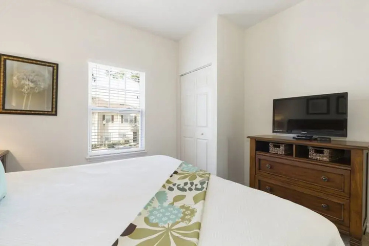 Room 4 of 17