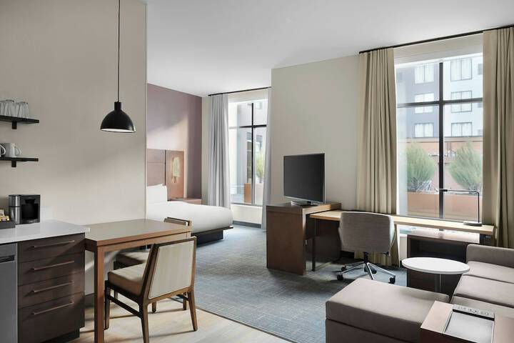 Room 8 of 39