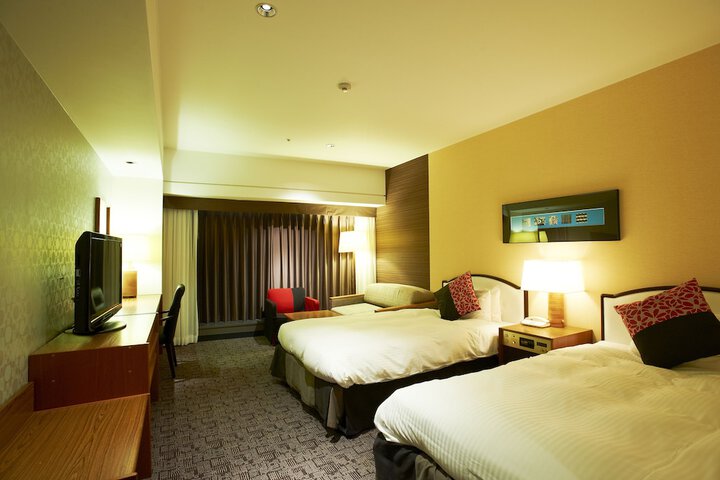 Room 12 of 145