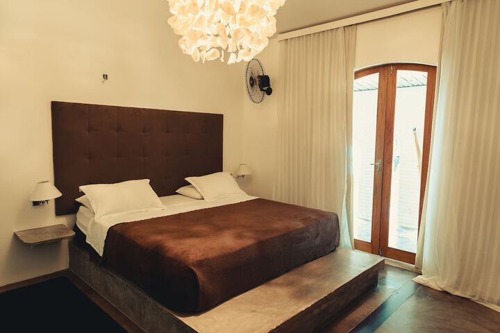 Room 15 of 107