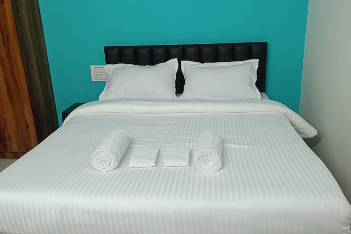 Room 2 of 8