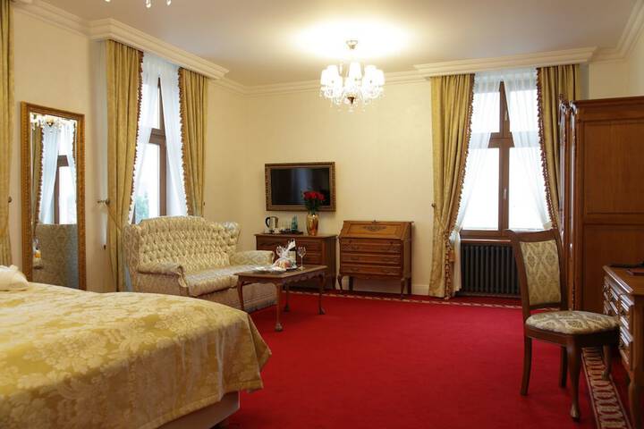 Room 8 of 60