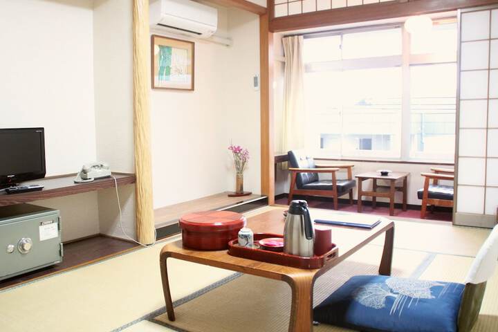 Room 28 of 85