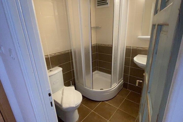 Room 65 of 228