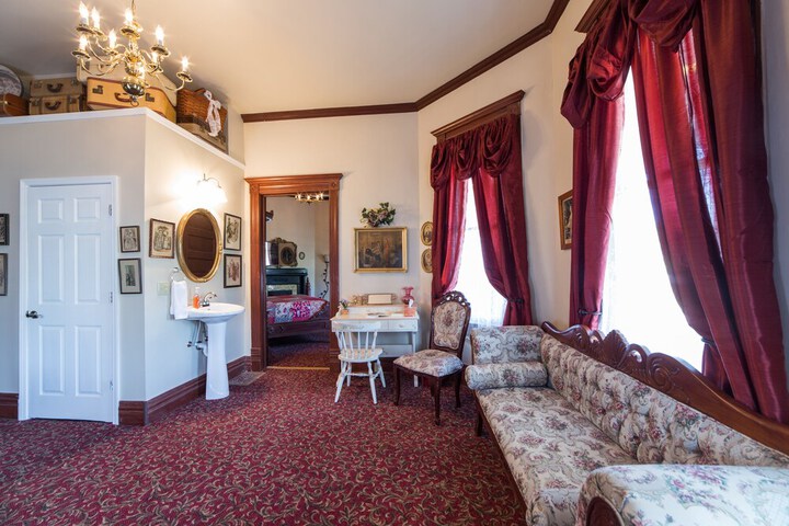 Room 14 of 32