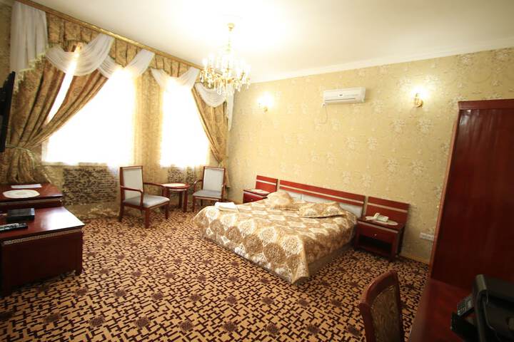 Room 10 of 11