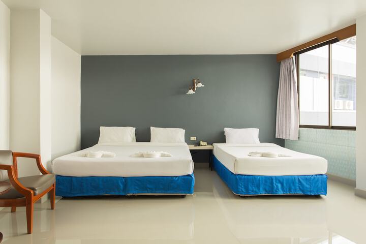 Room 46 of 76