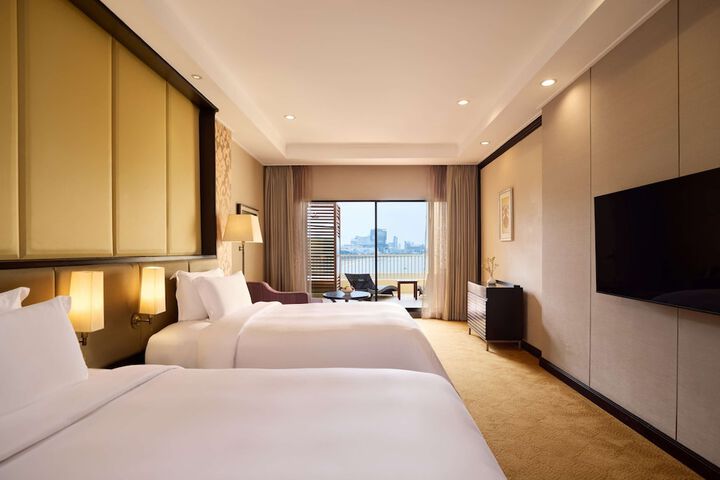Room 35 of 141
