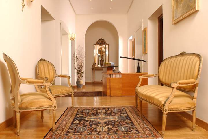 Entrance & Lobby