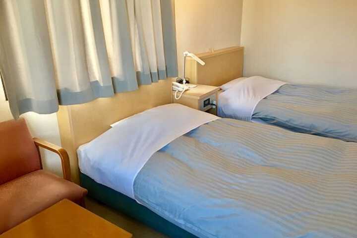 Room 9 of 37