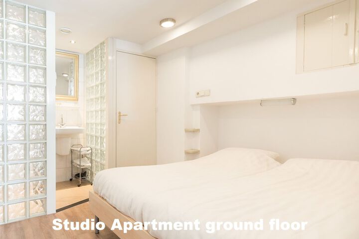 Room 6 of 42