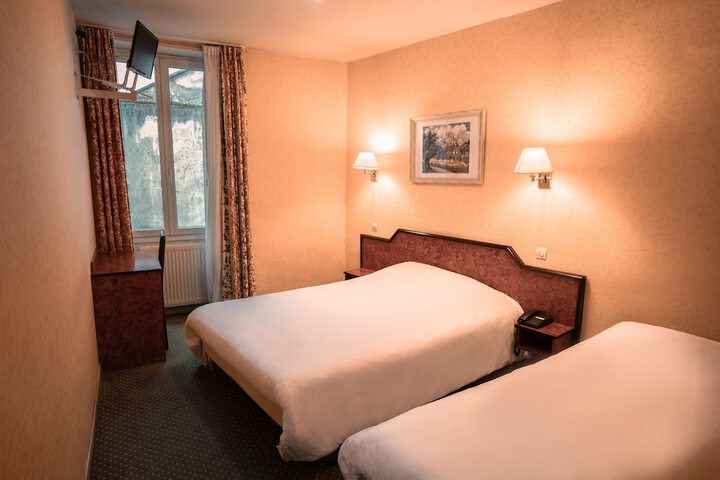 Room 8 of 27