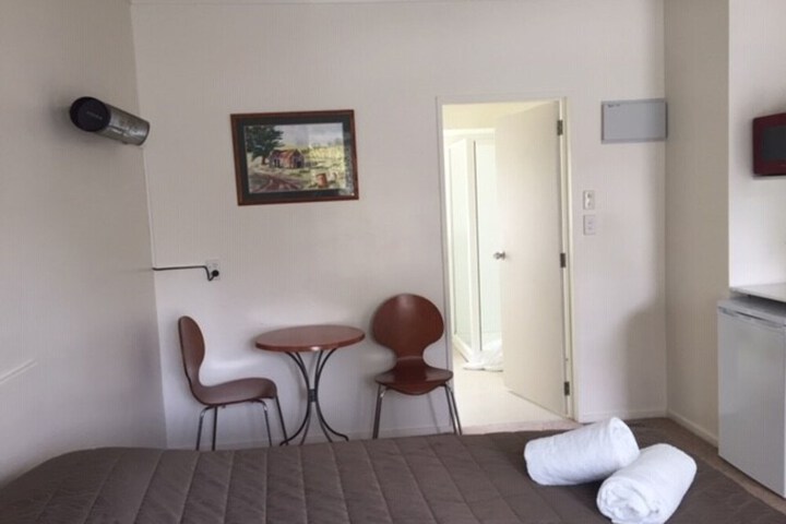 Room 2 of 67