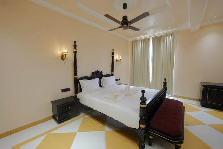 Room 14 of 38