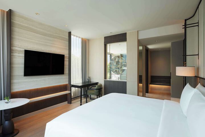 Room 16 of 79