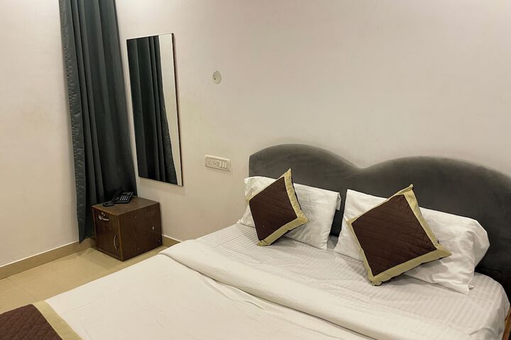 Room 7 of 30