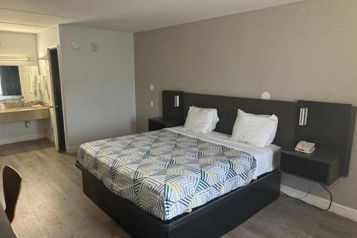 2 Double Beds (17 of 18)