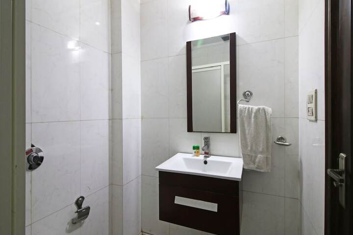 Room 32 of 38