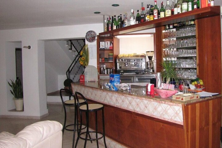 Lounge 23 of 35