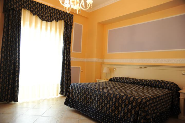 Room 3 of 28
