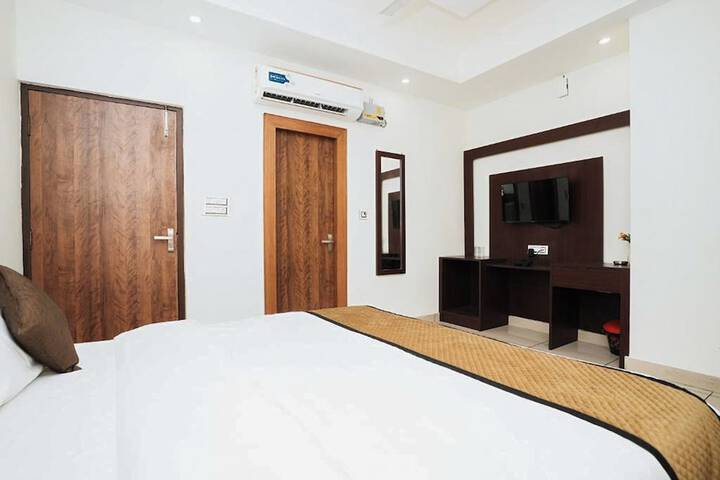 Room 28 of 53
